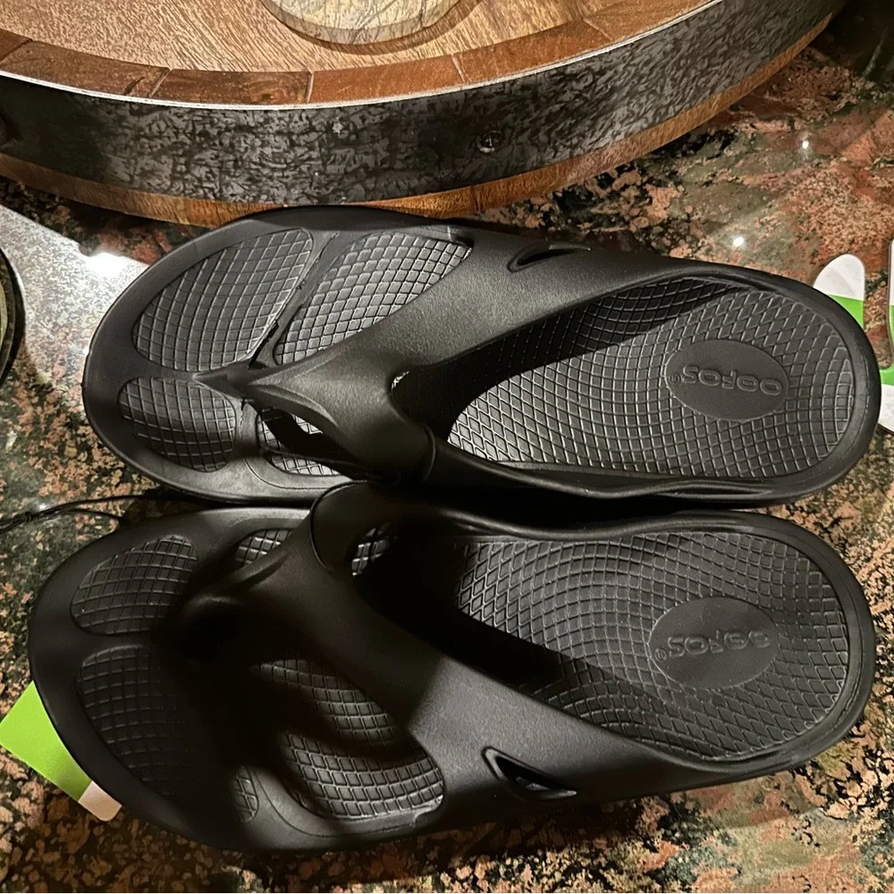 OOFOS men’s OORIGINAL SANDAL